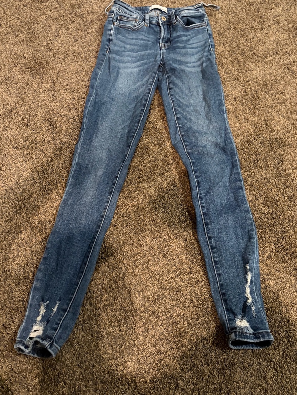Women's Distressed Skinny Jeans in Medium Blue